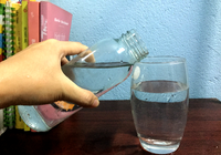 Bảo quản nước uống trong chai thủy tinh có an toàn không?