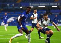 Tottenham tái chiếm ngôi đầu, Arsenal thua sốc tại Emirates