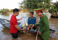 Vietlott tặng nhu yếu phẩm đến người dân Hà Tĩnh, Quảng Bình