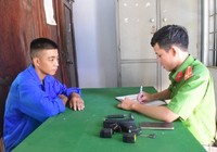 Dùng súng điện chống trả lực lượng công an khi trộm xe máy