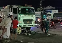 Dân tập trung coi tai nạn bất chấp lệnh cấm tụ tập
