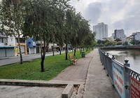 Bị phạt vì câu cá, không đeo khẩu trang ở kênh Nhiêu Lộc