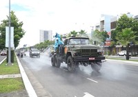 Bộ đội phun thuốc khử trùng toàn quận Sơn Trà