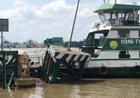 Tàu biển va chạm bến nổi tại phà Cát Lái