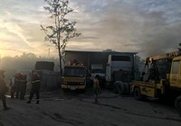 Cháy bãi xe tại quận 9 TP.HCM, nhiều ô tô bị thiêu rụi