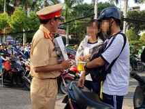 Nhiều học sinh vi phạm luật giao thông bị...
