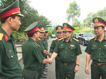Clip: Đại tướng Ngô Xuân Lịch thăm Bệnh viện...