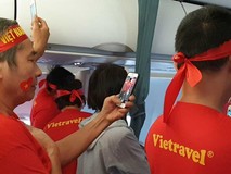 Quốc ca Việt Nam át cả tiếng động cơ...