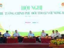 Video: Thủ tướng đối thoại với nông dân tại...