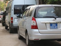 Clip: Dân hiếu kỳ xem công an bắt vụ...