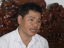 Người đàn ông ở Sài Gòn cho bệnh nhân...