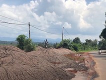 Chất thải từ Nhà máy Alumin Nhân Cơ đổ...