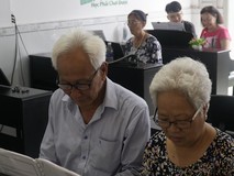 Lớp piano của những học viên tóc bạc