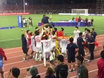 Cầu thủ U-22 VN tung hứng thầy Park...