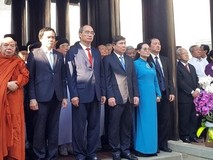 Video: Hàng ngàn người về TP.HCM dự giỗ...
