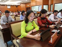 Video: Cận cảnh 'kỳ họp không giấy' đầu tiên...