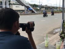 Clip: CSGT mặc thường phục ghi hình xe vi...