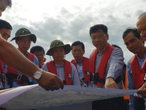 Lãnh đạo TP.HCM đến hiện trường chìm tàu...
