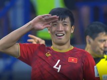 Ghi bàn quyết định, Bùi Tiến Dũng giơ tay...