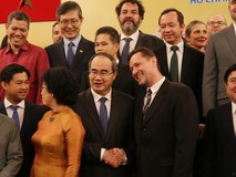 Lãnh đạo TP.HCM gặp gỡ mừng năm mới...
