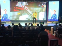Nguyễn Phi Hùng, Hạnh Nguyên hát hết mình phục...