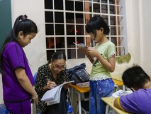 Cô Ba bán vé số và lớp học tình...