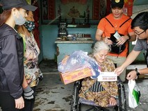 Người dân nghẹn ngào nhìn cảnh nhà tan hoang...