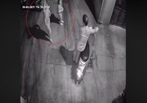 Khởi tố kẻ sờ soạng bé gái trong ngõ tối