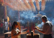 Rùng mình khi nghe bệnh từ… khói nhang