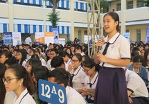 Siết đầu vào nhóm ngành sức khỏe: Vừa ủng hộ vừa lo