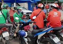 Tài xế xe ôm công nghệ ‘quay cuồng’ với chiết khấu