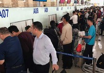 Không thể dùng ‘phí chia tay’ 5 USD đổi nụ cười cán bộ