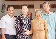 Chủ tịch Quốc hội dự ngày hội Đại đoàn kết ở Trà Vinh