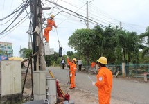 EVNSPC tăng cường kiểm tra, hỗ trợ khách hàng mùa nắng nóng