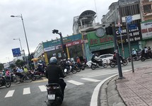 Vượt đèn đỏ để rẽ phải, xử phạt bao nhiêu?