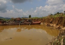 Tạm đình chỉ doanh nghiệp mua đất ruộng để khai thác cát