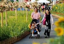 Người Sài Gòn nô nức đến hội hoa xuân Phú Mỹ Hưng