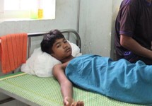 Cứu sống nam sinh bị mũi tên sắt đâm thấu ngực
