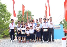 SASCO xây cầu giao thông, trao 300 suất học bổng