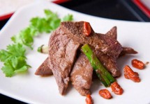 Gan lợn sống có liên quan đến virus viêm gan E?