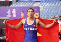 Vật giành hat-trick HCV, đoàn Việt Nam vượt mặt Thái Lan