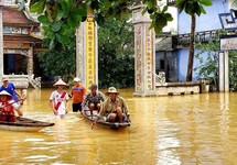 Giáo hội Công giáo, Phật giáo kêu gọi cứu trợ miền Trung