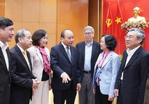 Thủ tướng: Thuyết phục dân phải từ cái bắt tay