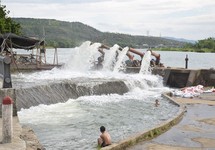 Những con đập in dấu tuổi thơ