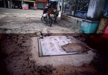 Đã gắn nắp hố ga mới