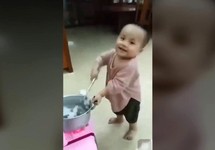 Hài hước với màn trổ tài nấu ăn của 'đầu bếp nhí'