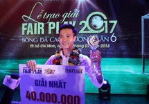 Nghĩa cử đẹp của Văn Toàn sau khi giành cú đúp Fair Play 2017