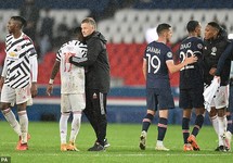 MU hạ PSG, Solskjaer nói McTominay chỉ thi đấu bằng... một mắt