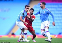 Trận đại chiến giữa Liverpool và Man City 'có biến'