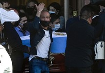 Maradona về nơi an nghỉ cuối cùng: Vĩnh biệt Cậu bé vàng